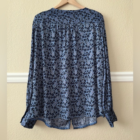 Lane Bryant Ruched Button-Front Knit & Woven Blouse Blue Floral Plus Size 14/16 - Picture 3 of 11